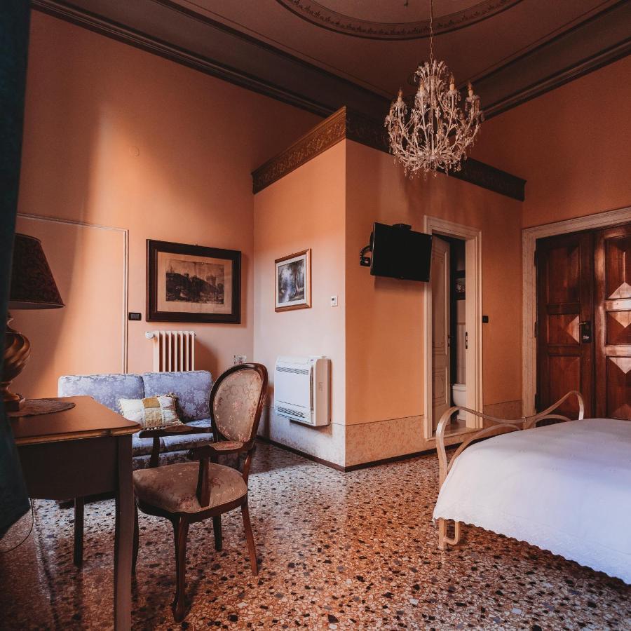 ホテル Salotto Delle Arti モデナ エクステリア 写真
